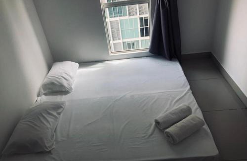 Seri Kembangan House | He and Me Homestay