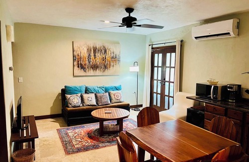 Colonia Centro Hotel | Heart of Cozumel: Modern Suite with Pool, Steps from the Sea