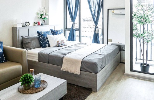 China Town Apartment | Heart of Chinatown. The place is rich with street food!
