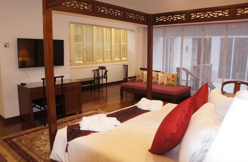 Malacca City Hotel | Heeren Palm Suites