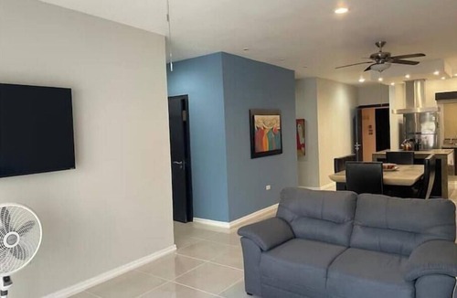Downtown Villa | Heliko, 2 blocks from the beach!