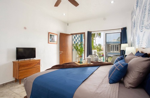 Colonia Centro Villa | HGTV-Featured Romantic Escape Walk to Sea Ideal for Scuba Couples