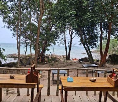 Koh Rong Hostel | Hideaway Hostel Koh Rong Bar & Restaurant