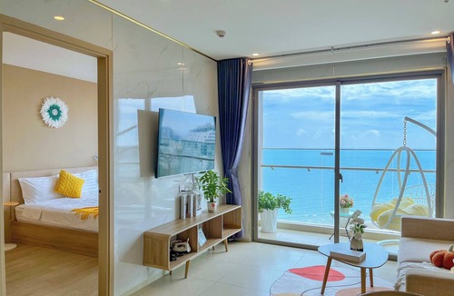 Thang Tam Apartment | High floor Sea View - 100 meters from the beach and free swimming pool