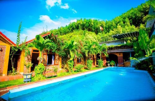 Son Trach House | Hillside View Bungalow Homestay
