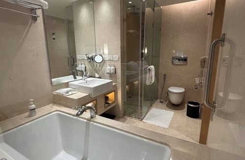 Sakinaka Hotel | Holiday Inn Mumbai International Airport by IHG