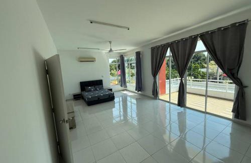 Serom House | Home in bukit kangkar -10min to tangkak toll-