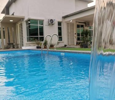 Malacca City House | Homestay 88A Melaka for 9 pax with Private Pool, Smart TV, Netflix and Wifi