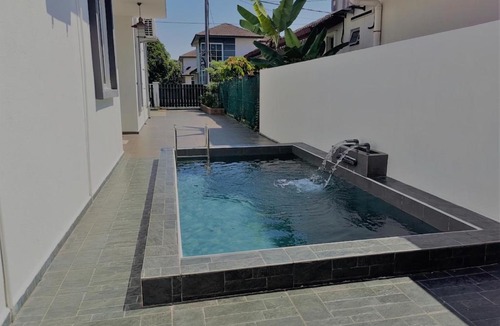 Durian Tunggal House | Homestay Anjung Seri Songket, Private Pool, BBQ & Spacious House