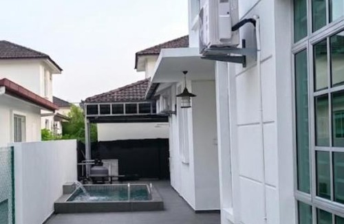 Durian Tunggal House | Homestay Anjung Seri Songket, Private Pool, BBQ & Spacious House