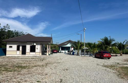 Sungai Baru Tengah Apartment | Homestay Armandz 3 bedrooms house