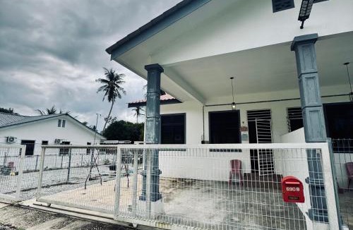 Kampung Tanjung Mas House | Homestay CikguMa 2 - WiFi & Netflix