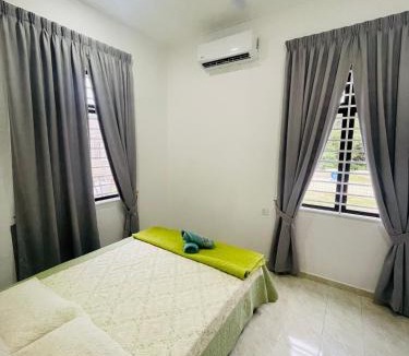 Kampung Tanjung Mas House | Homestay CikguMa 2 - WiFi & Netflix