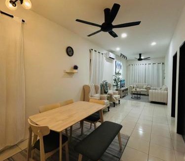 Durian Sebatang House | Homestay D'Aina