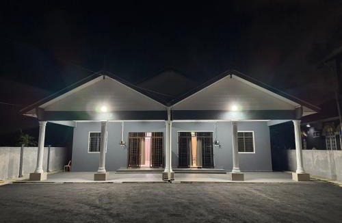 Kampung Pengkalan Maras House | Homestay De Acacia Rumah Melur