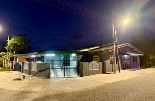 Kuala Terengganu House | Homestay De Acacia Rumah Nyatuh