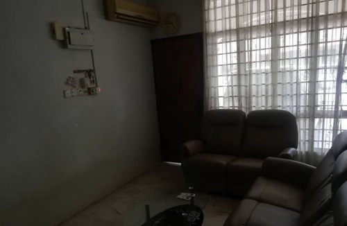 Taman Desa Cemerlang House | homestay ibunda tersayang