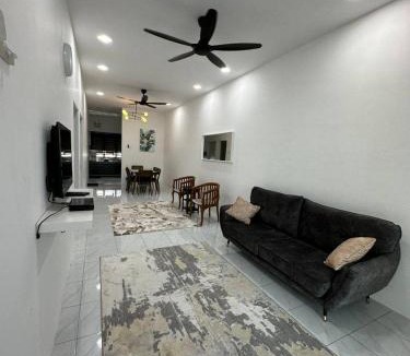 Lumut House | Homestay Ibu