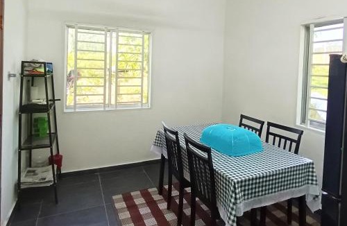 Alor Gajah House | Homestay Inap Desa Azizah Masjid Tanah