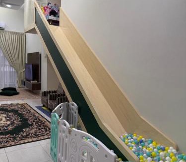 Bandar Saujana Putra Apartment | Homestay Kidzplay BSP21 Islam Only