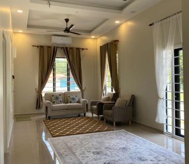 Kubu Gajah House | Homestay Lanai Kemboja Sungai Buloh