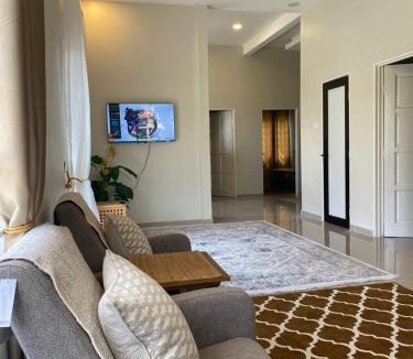Kubu Gajah House | Homestay Lanai Kemboja Sungai Buloh