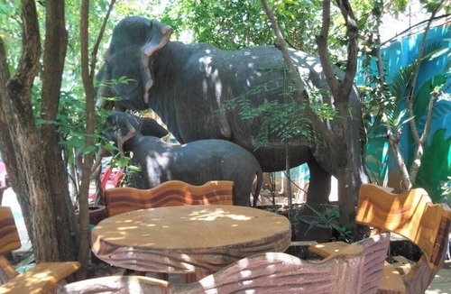 Dangkao Apartment | homestay,Near Phnom Penh Airport,Big Pool,not guest house附近没有中餐馆