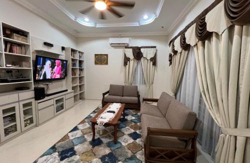 Dungun House | Homestay Qayyum D'Sura