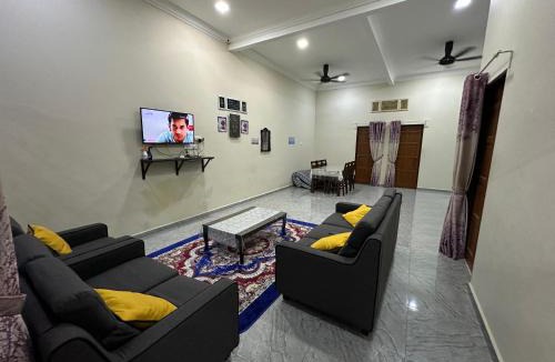 Kawasan Perindustrian Chendering House | Homestay Safirah 1