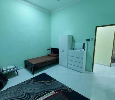 Batu Buruk House | Homestay Selesa KBB Guest House