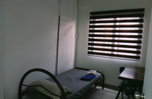 Taman Equine House | Homestay single room near MRT train airport