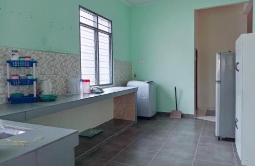 Kawasan Perindustrian Chendering House | Homestay Wan Z