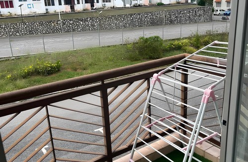 Tanjung Tanah Merah Apartment | Homestay Ziyan with pool near beach