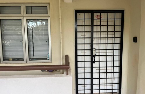 Tanjung Tanah Merah Apartment | Homestay Ziyan with pool near beach