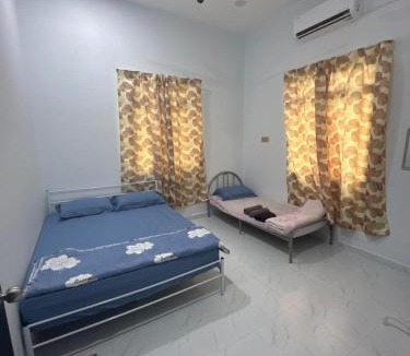 Kampung Padang Midin House | HomestayDino