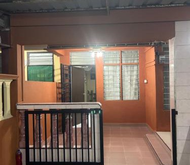 Kayu Ara Pasong Apartment | HomestayNN Pontian