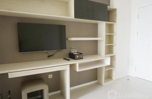 Hegarmanah Apartment | Homey 2BR Apartment at Parahyangan Residence near Parahyangan University By Travelio