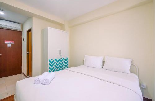 Kayu Putih Apartment | Homey and Cozy Living Studio Room at Tifolia Apartment By Travelio