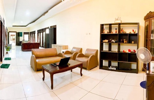 Darmo House | Homey Guesthouse near Sby Zoo Syariah