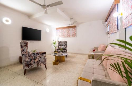 New Friends Colony Apartment | Homlee-Excellency Large 4BHK-South Delhi- NFC