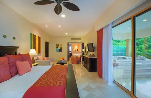 South Shore Hotel Area Hotel | Honeymoon Suite with Jacuzzi & Ocean Views – Garza Blanca Puerto Vallarta
