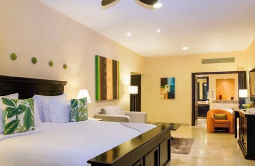 South Shore Hotel Area Hotel | Honeymoon Suite with Jacuzzi & Ocean Views – Garza Blanca Puerto Vallarta