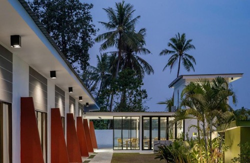 Pantai Tengah Villa | Hornbill Retreat 9BR Near Cenang by Linese Homestay