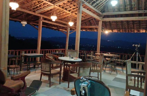 Srimulyo Hostel | Hostel ∙ 8 guests