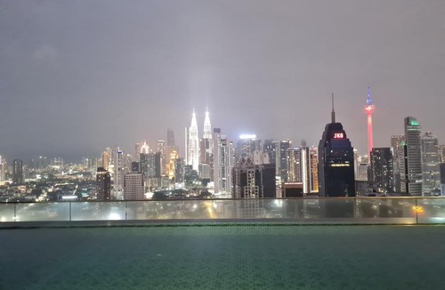 Chow Kit Apartment | Hostel At Regalia Sky Pool