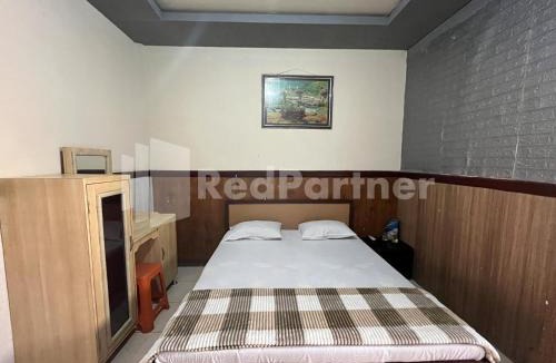 Peterongan Hotel | Hotel Dewi near GOR Merdeka Jombang Mitra RedDoorz
