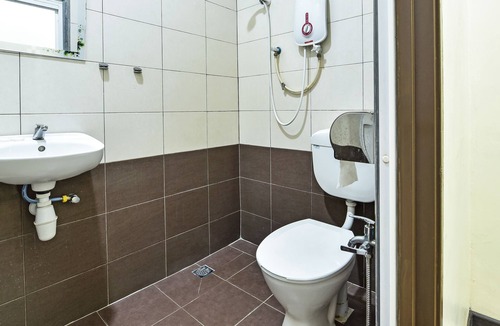 Taman Johor Jaya Hotel | Hotel O Ezzyhome Johor Jaya