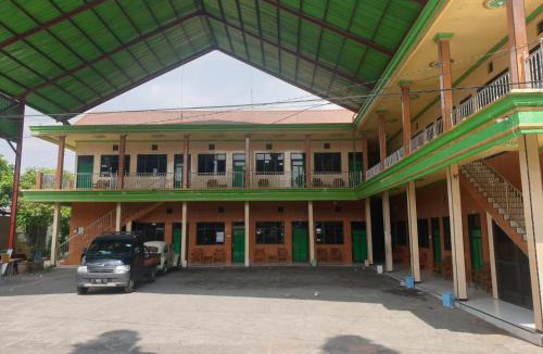 Probolinggo Hotel | Hotel O Houstel Darma Syariah