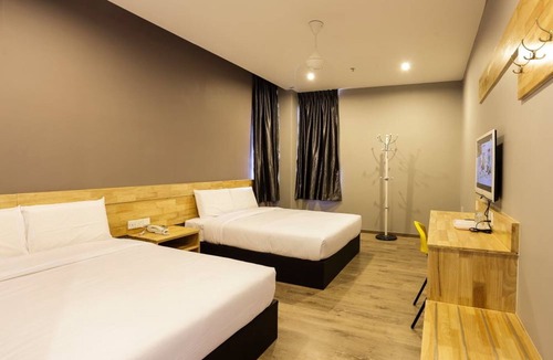 Taman Pengkalan Jaya Hotel | Hotel Suria 18