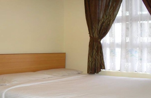 Kampung Bahasa Kapor Hotel | Hotel Suria